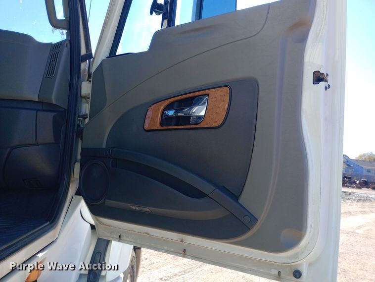 image for item DW0903 2014 International ProStar Plus semi truck