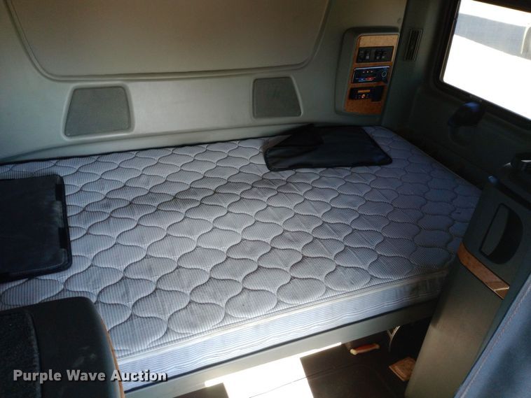 image for item DW0903 2014 International ProStar Plus semi truck