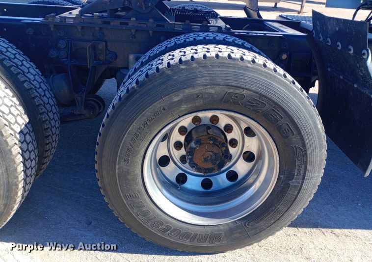 image for item DW0903 2014 International ProStar Plus semi truck