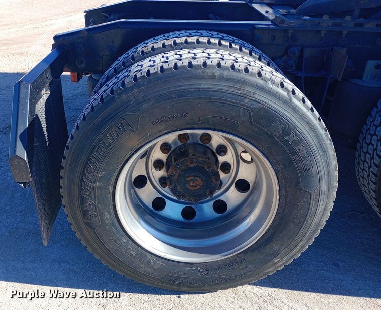 image for item DW0903 2014 International ProStar Plus semi truck