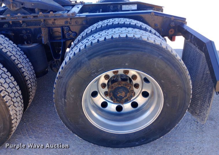 image for item DW0903 2014 International ProStar Plus semi truck