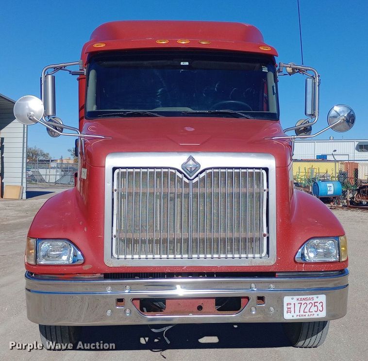 image for item DW0905 2006 International 9200 semi truck