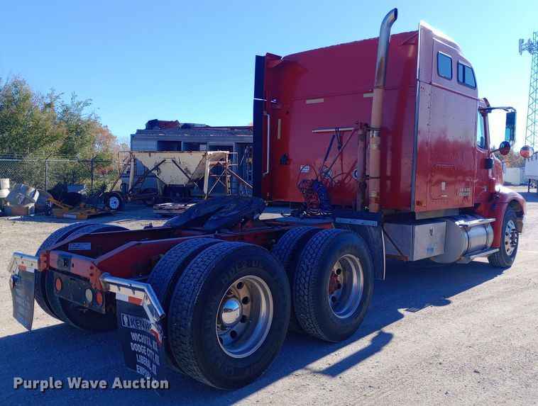 image for item DW0905 2006 International 9200 semi truck