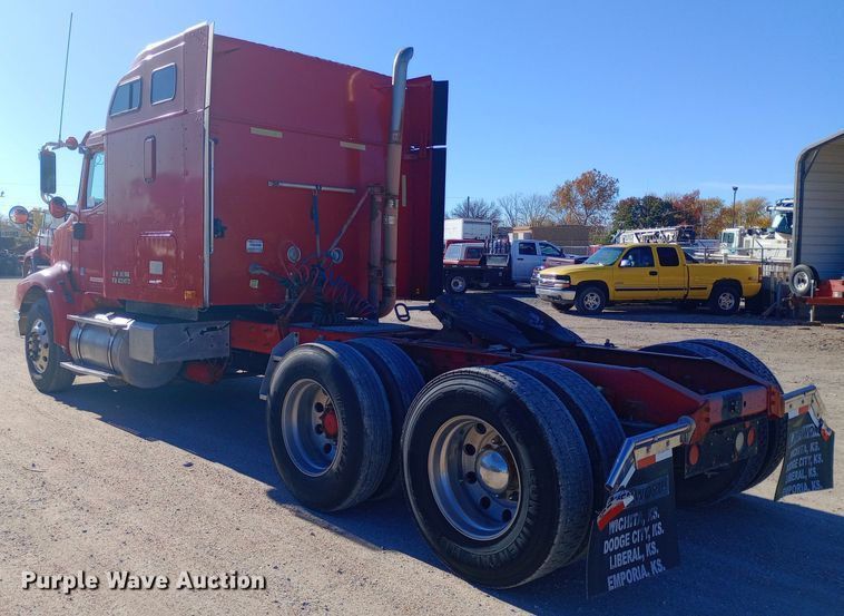 image for item DW0905 2006 International 9200 semi truck