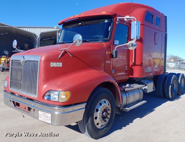 image for item DW0905 2006 International 9200 semi truck