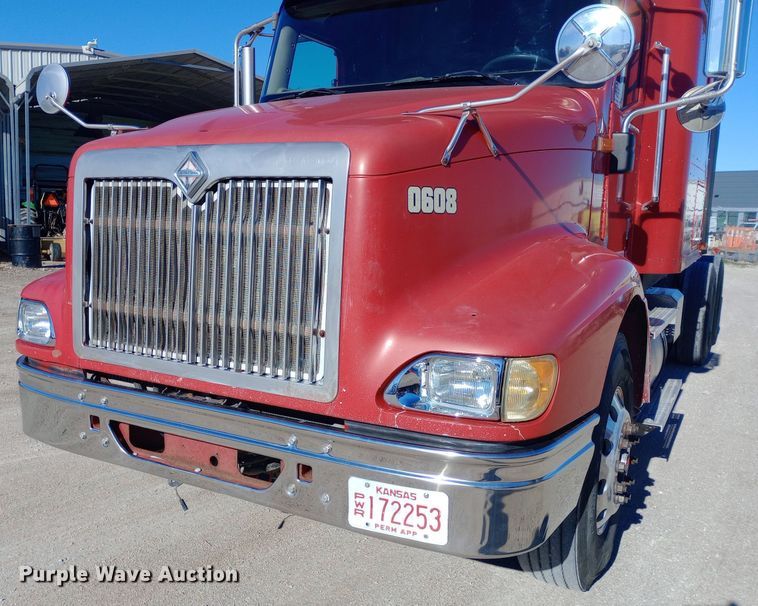 image for item DW0905 2006 International 9200 semi truck