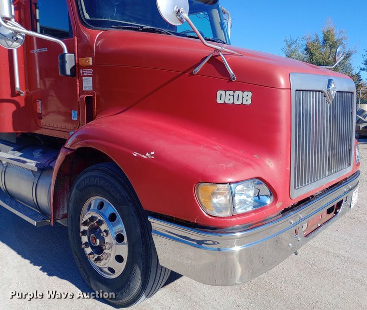 image for item DW0905 2006 International 9200 semi truck