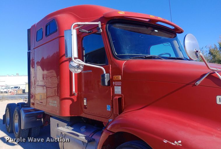 image for item DW0905 2006 International 9200 semi truck