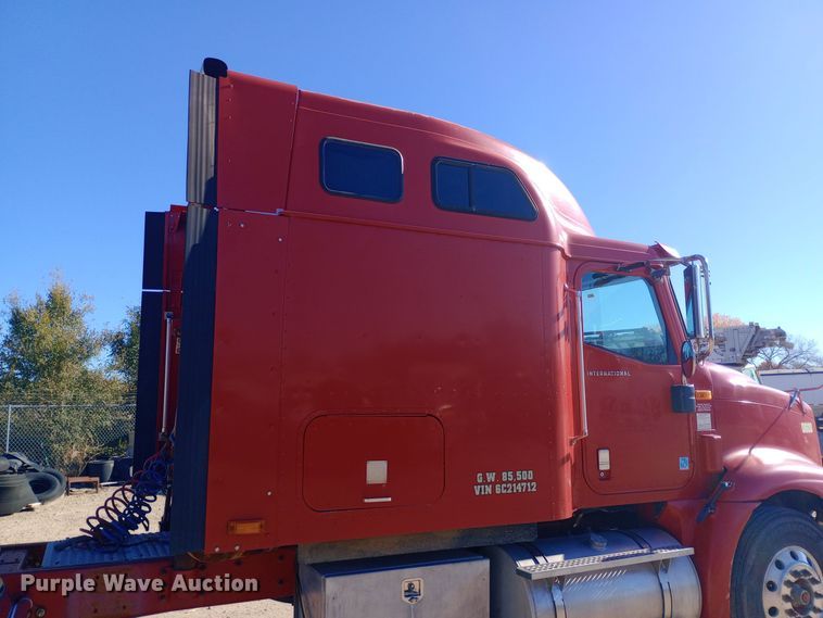 image for item DW0905 2006 International 9200 semi truck