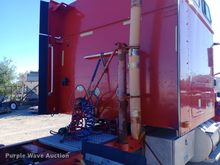 image for item DW0905 2006 International 9200 semi truck