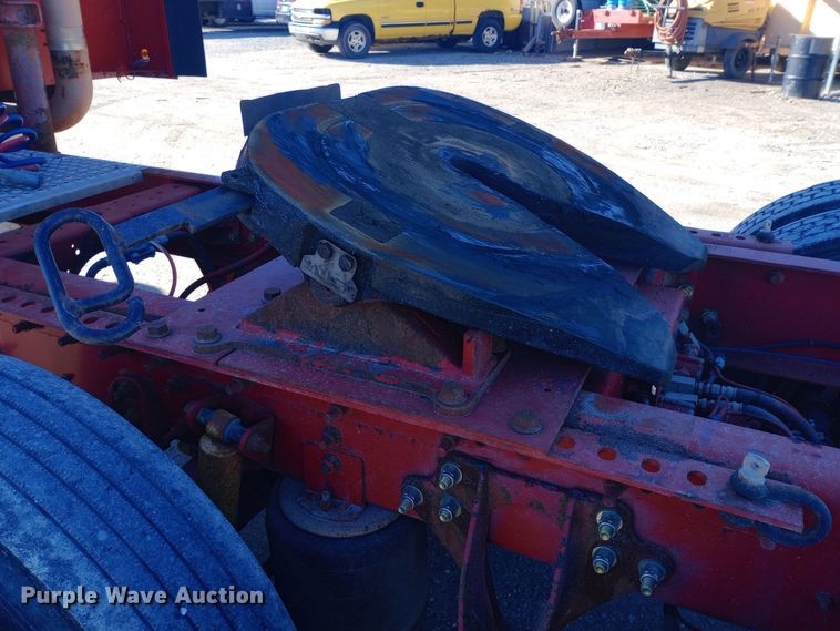 image for item DW0905 2006 International 9200 semi truck