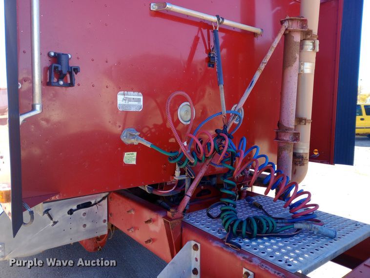 image for item DW0905 2006 International 9200 semi truck