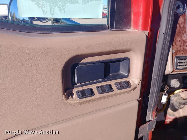 image for item DW0905 2006 International 9200 semi truck