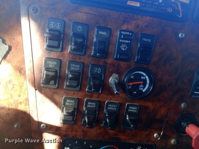 image for item DW0905 2006 International 9200 semi truck