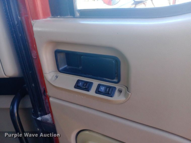 image for item DW0905 2006 International 9200 semi truck