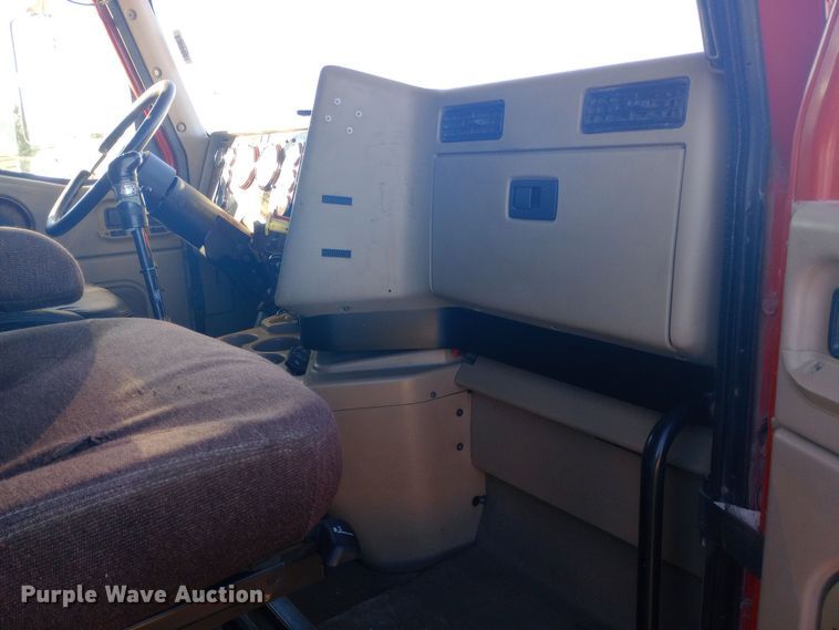 image for item DW0905 2006 International 9200 semi truck