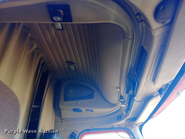 image for item DW0905 2006 International 9200 semi truck