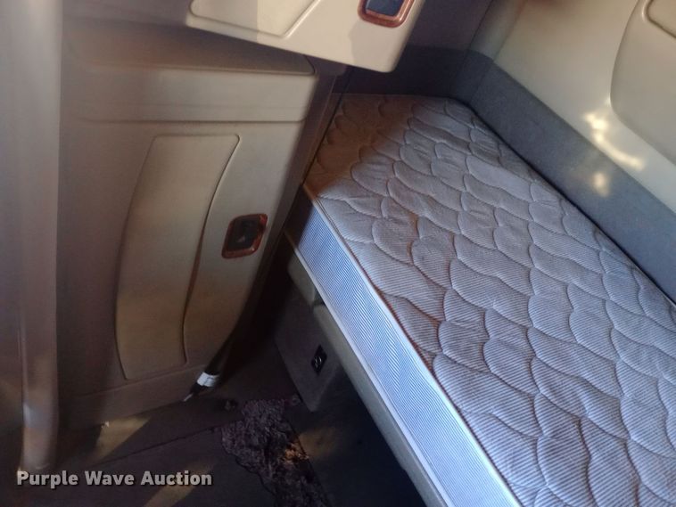 image for item DW0905 2006 International 9200 semi truck