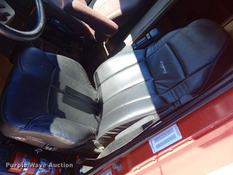 image for item DW0905 2006 International 9200 semi truck