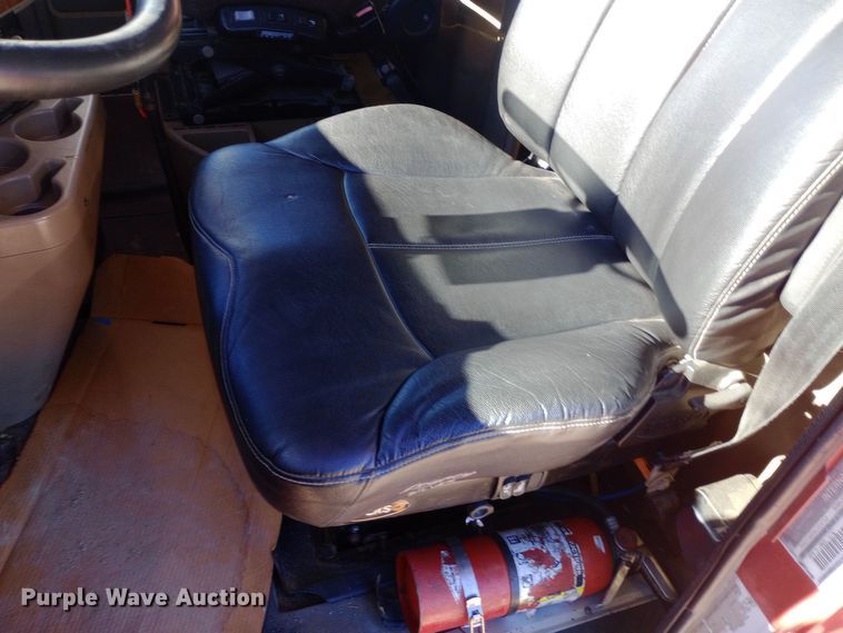 image for item DW0905 2006 International 9200 semi truck