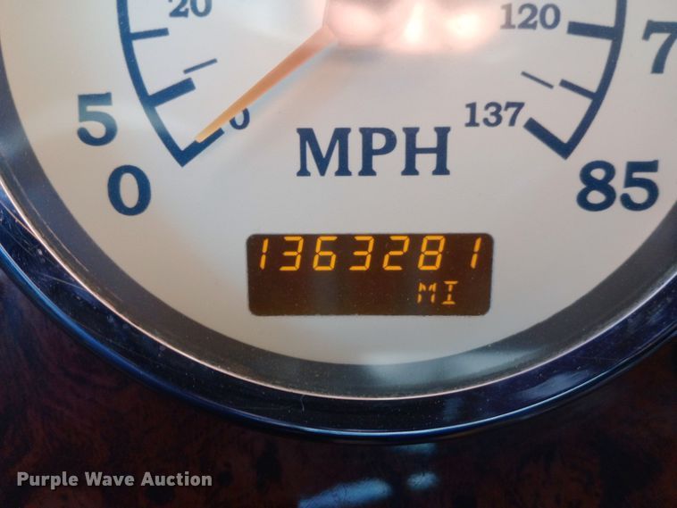 image for item DW0905 2006 International 9200 semi truck