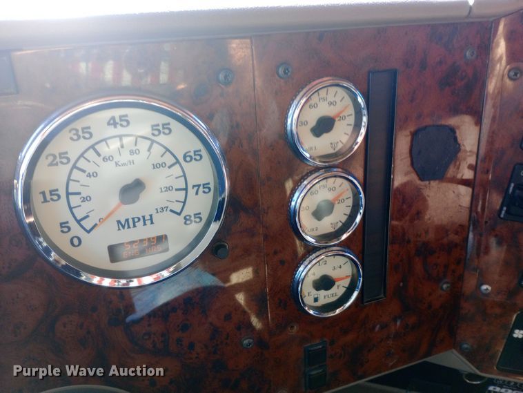 image for item DW0905 2006 International 9200 semi truck