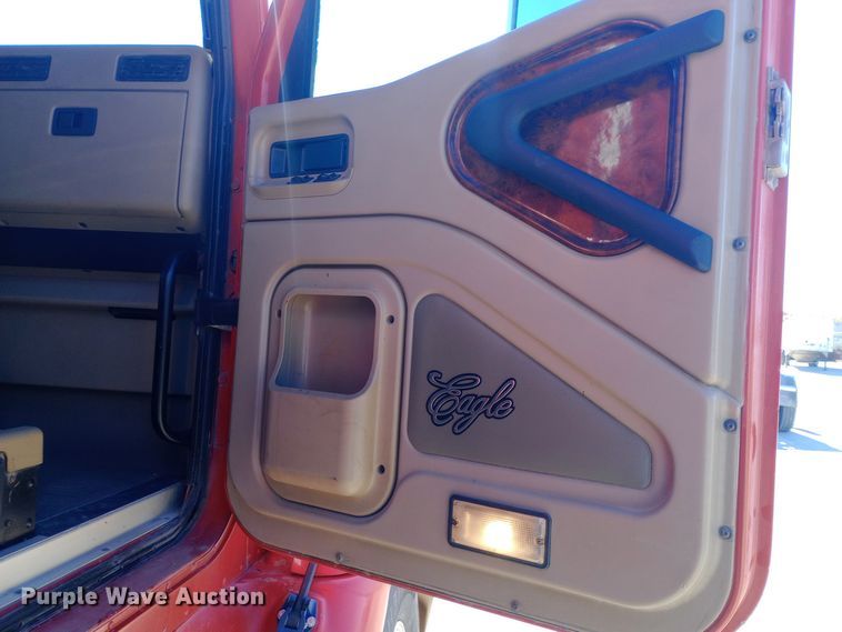 image for item DW0905 2006 International 9200 semi truck