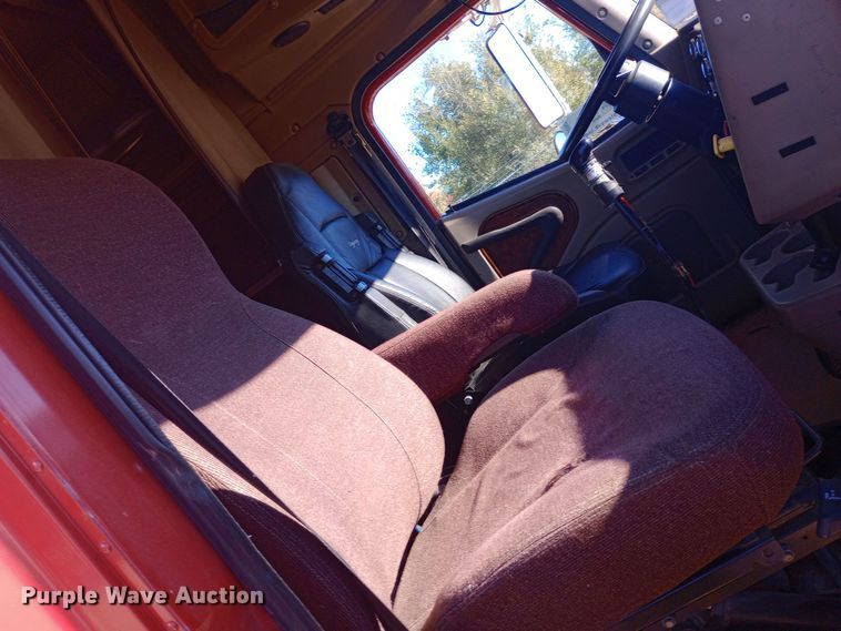 image for item DW0905 2006 International 9200 semi truck