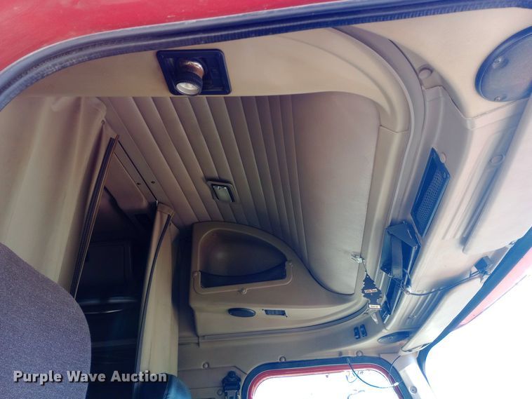 image for item DW0905 2006 International 9200 semi truck