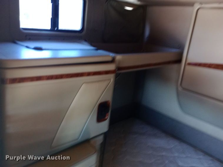 image for item DW0905 2006 International 9200 semi truck