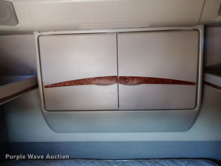 image for item DW0905 2006 International 9200 semi truck