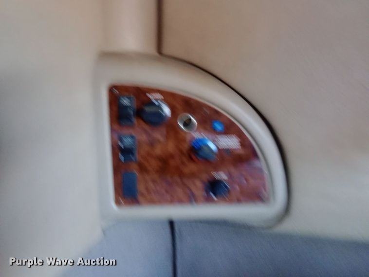 image for item DW0905 2006 International 9200 semi truck