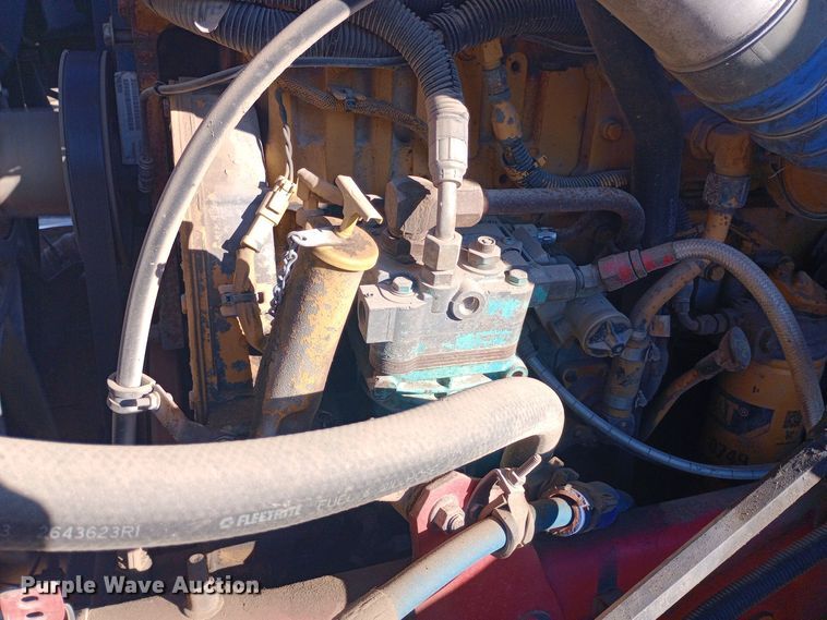 image for item DW0905 2006 International 9200 semi truck