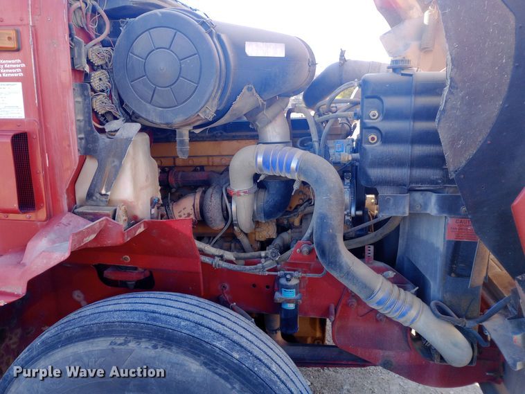 image for item DW0905 2006 International 9200 semi truck