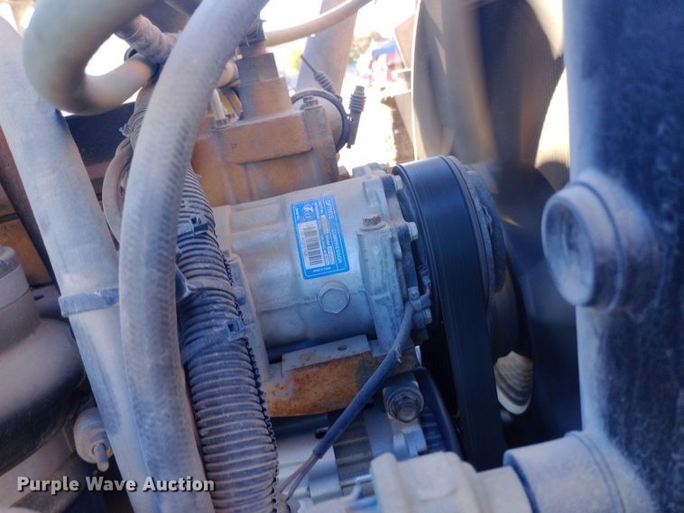 image for item DW0905 2006 International 9200 semi truck