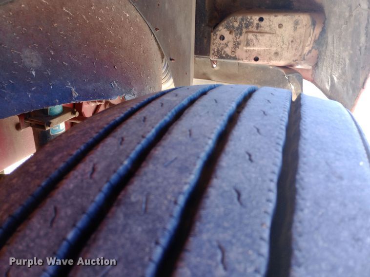 image for item DW0905 2006 International 9200 semi truck