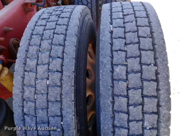 image for item DW0905 2006 International 9200 semi truck