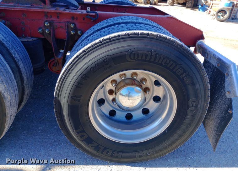 image for item DW0905 2006 International 9200 semi truck