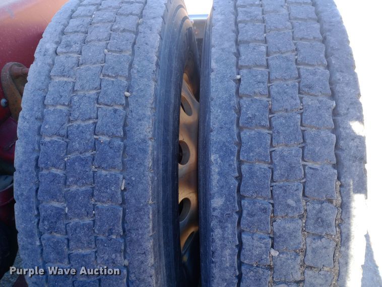 image for item DW0905 2006 International 9200 semi truck