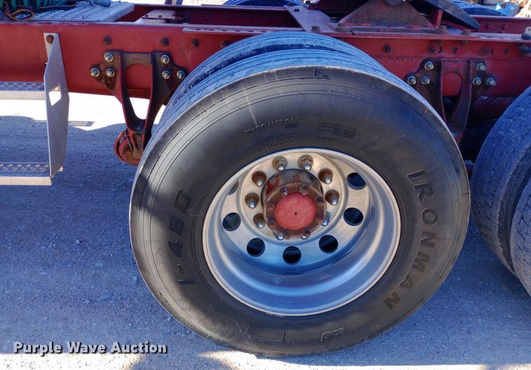 image for item DW0905 2006 International 9200 semi truck