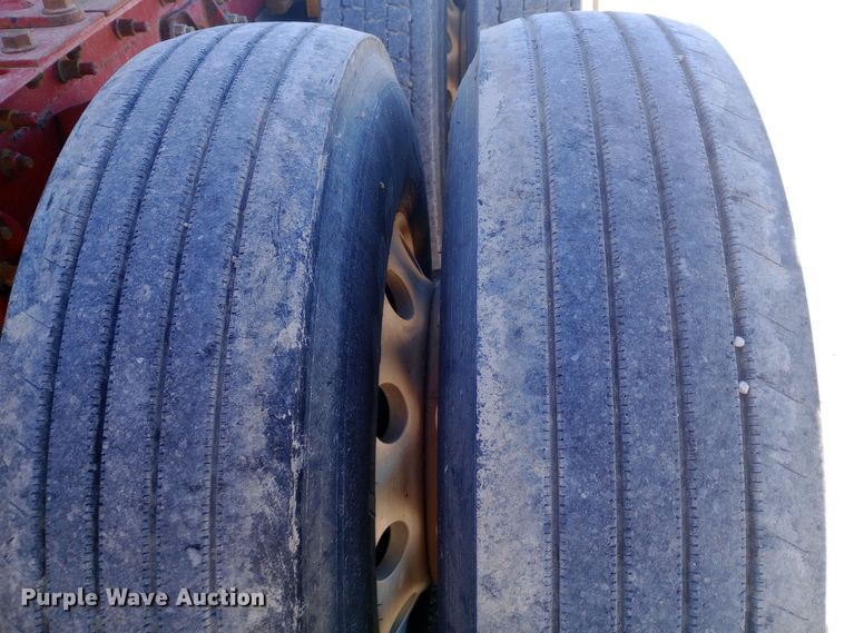 image for item DW0905 2006 International 9200 semi truck