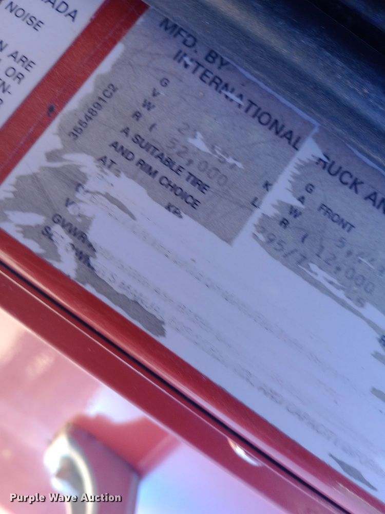 image for item DW0905 2006 International 9200 semi truck