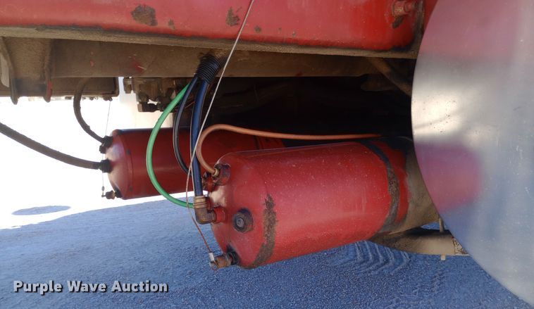 image for item DW0909 2003 International 9200i semi truck