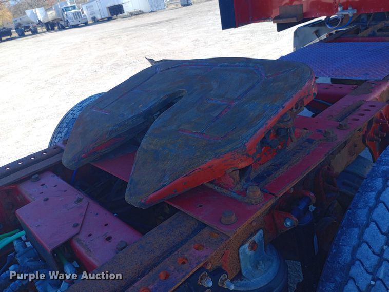 image for item DW0909 2003 International 9200i semi truck