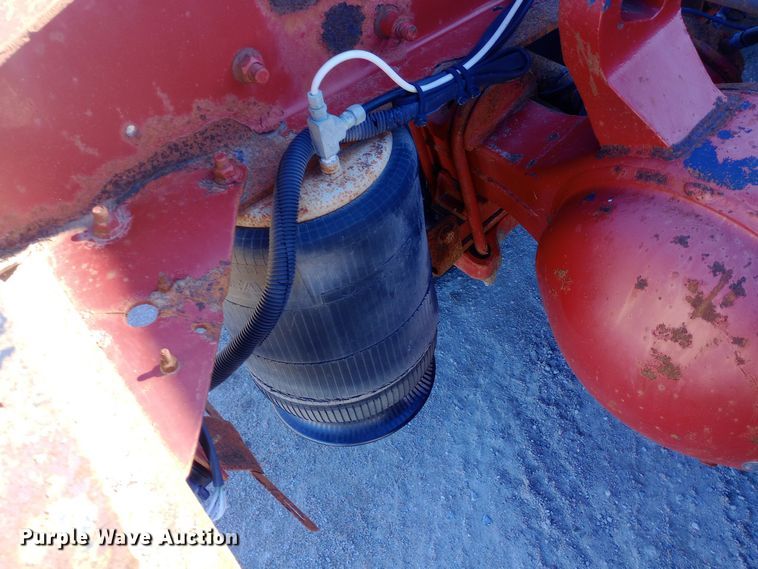 image for item DW0909 2003 International 9200i semi truck