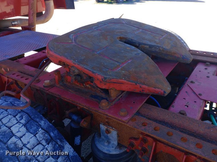 image for item DW0909 2003 International 9200i semi truck