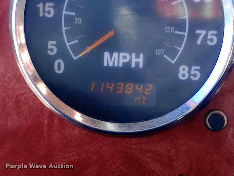 image for item DW0909 2003 International 9200i semi truck