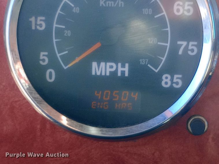 image for item DW0909 2003 International 9200i semi truck