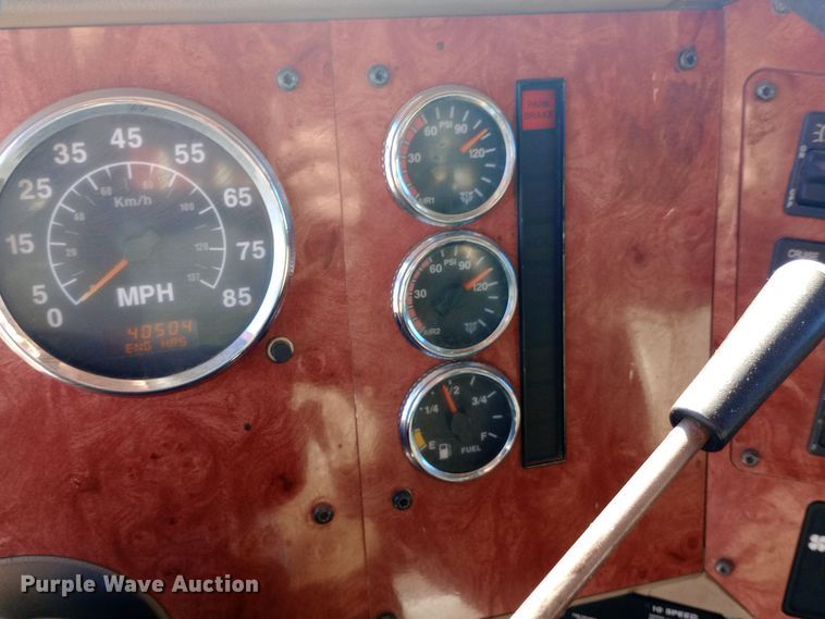 image for item DW0909 2003 International 9200i semi truck