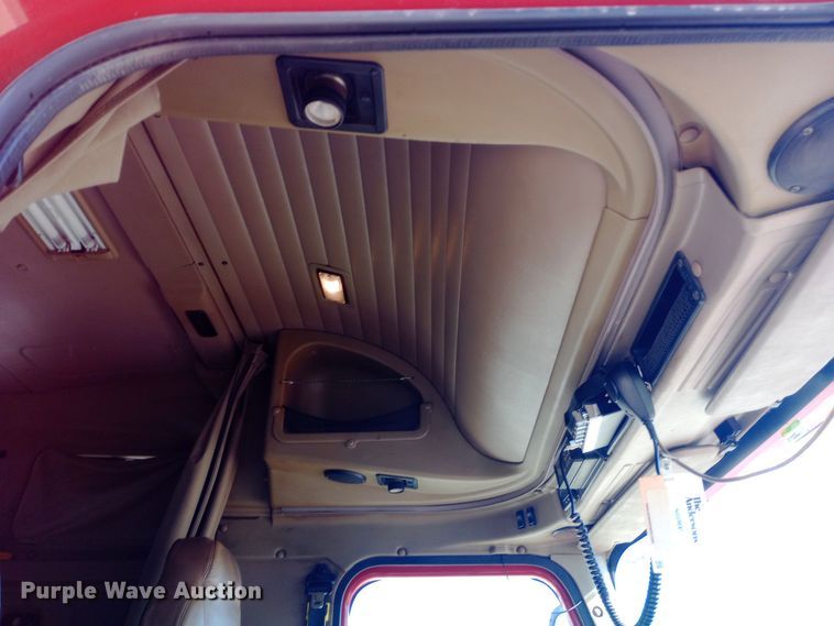 image for item DW0909 2003 International 9200i semi truck